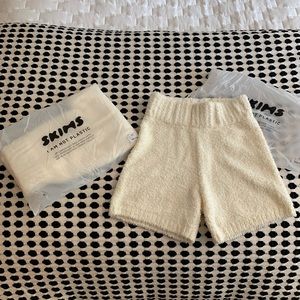 SKIMS - Cozy Collection Shorts in Bone